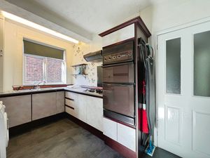 Kitchen- click for photo gallery